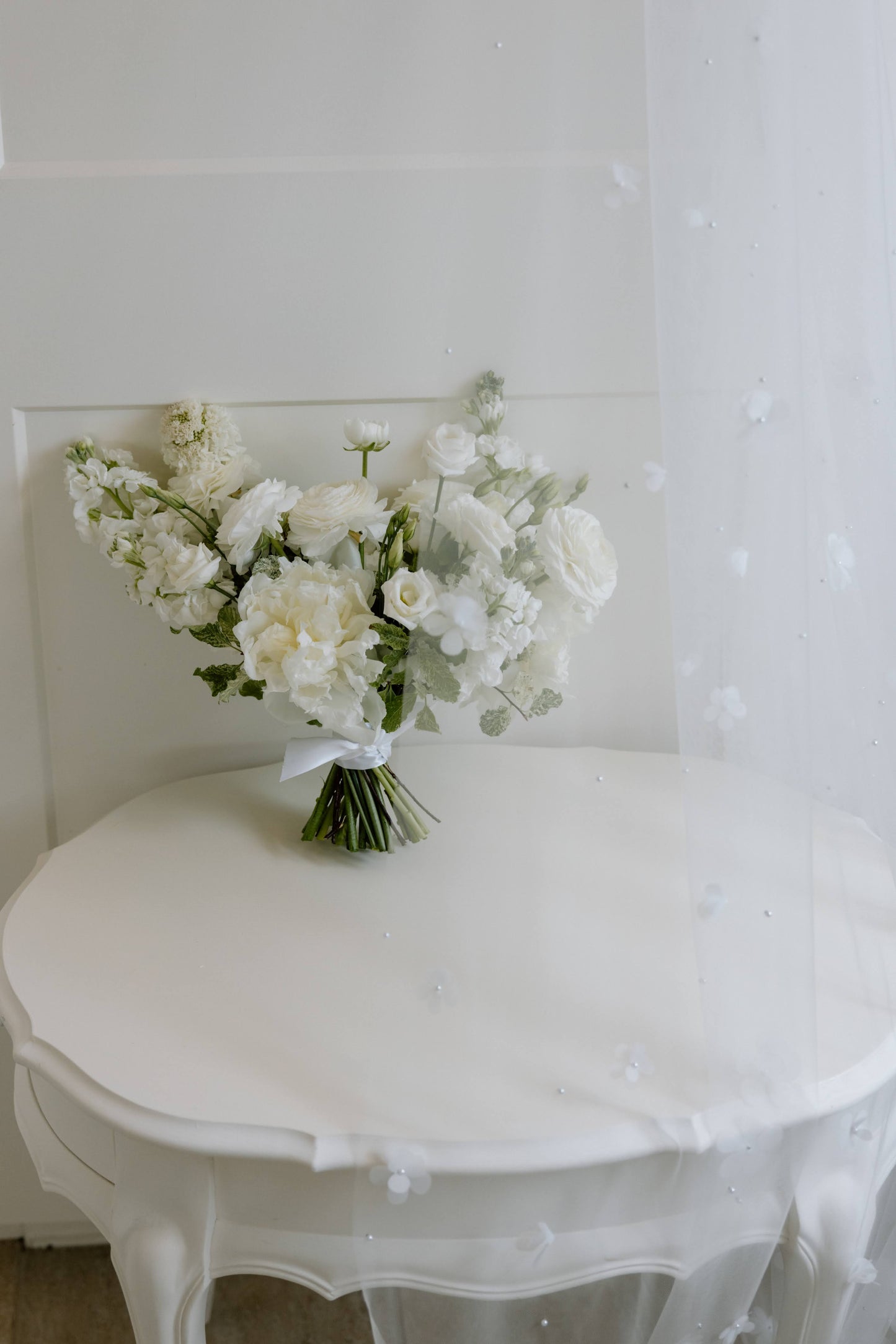 Alabaster Bouquet